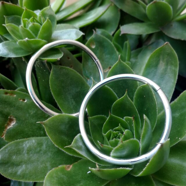 8 gauge Aluminium Hoops   Stretched Ear