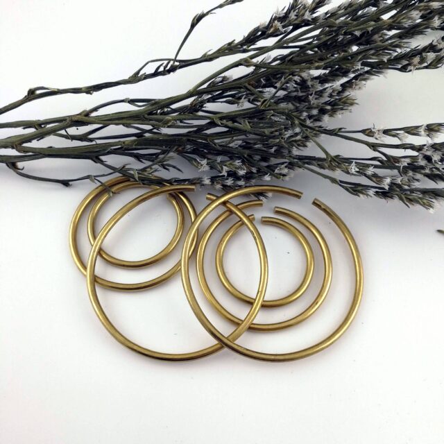 Brass Hoop Weights – 8 gauge Hangers